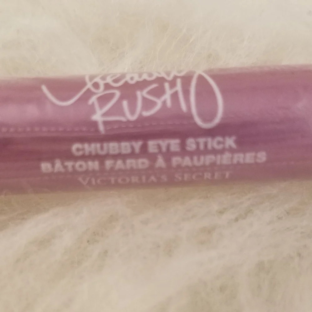 🆕 VS BEAUTY RUSH CHUBBY EYE STICK IN LILACQUER